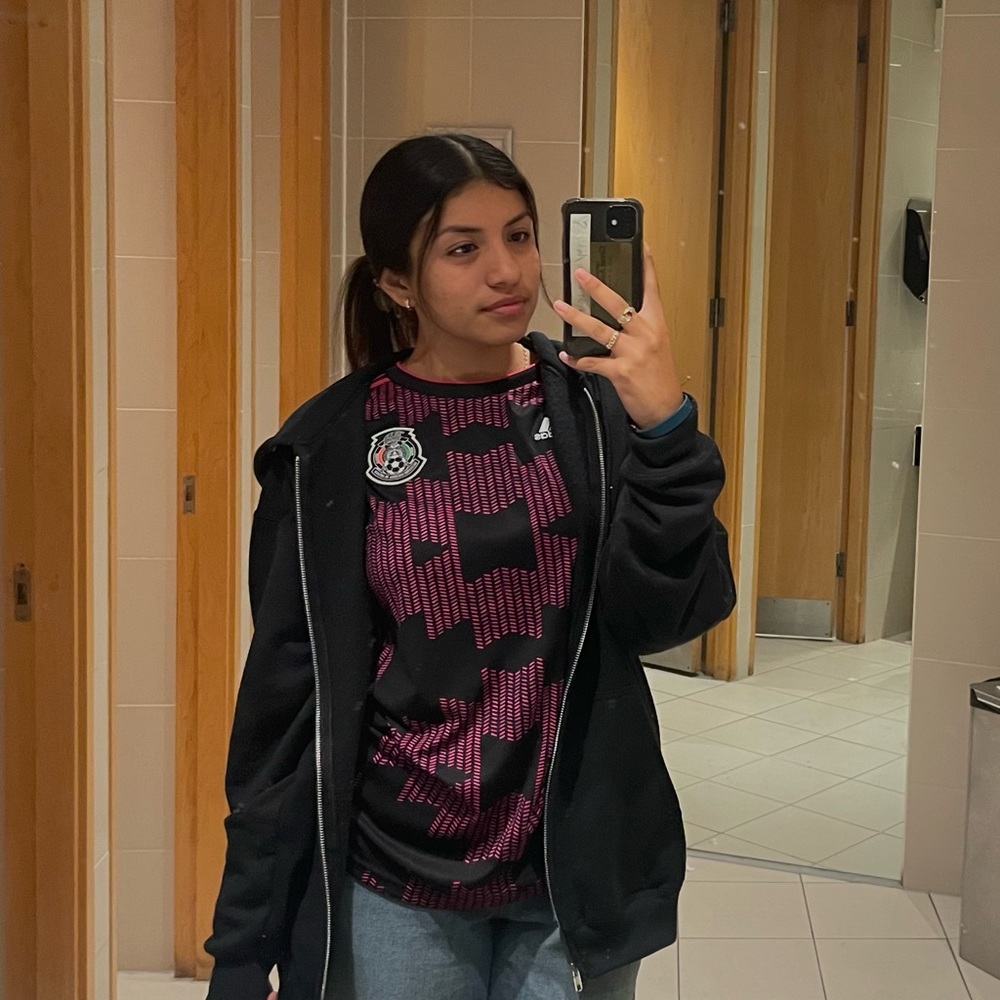 Meet your Posher, Anahi